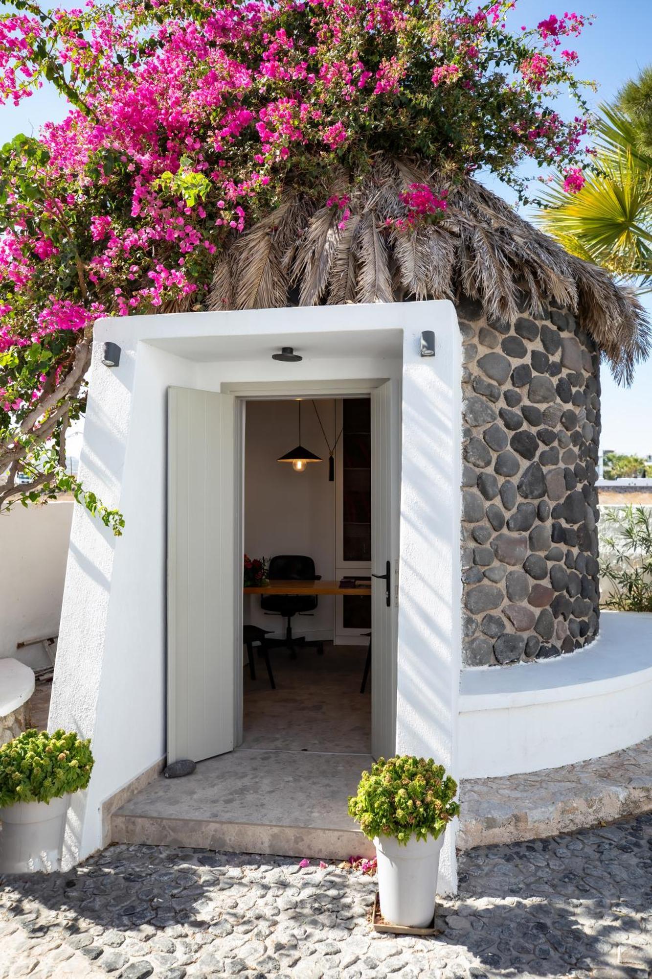 Louis Studios Santorini Kamári Buitenkant foto