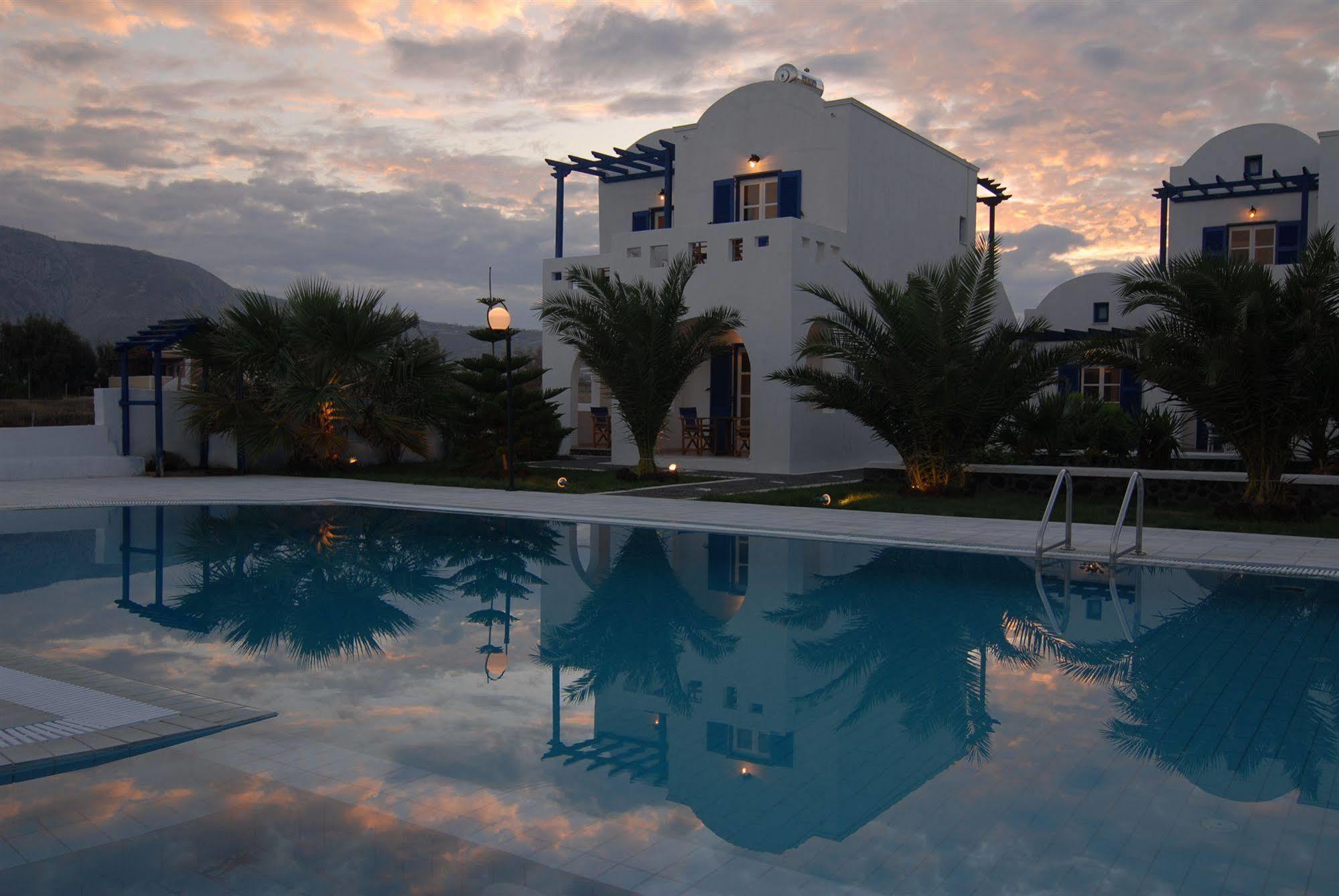Louis Studios Santorini Kamári Buitenkant foto