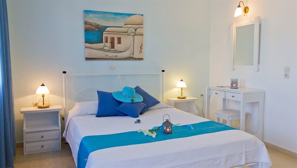 Louis Studios Santorini Kamári Buitenkant foto